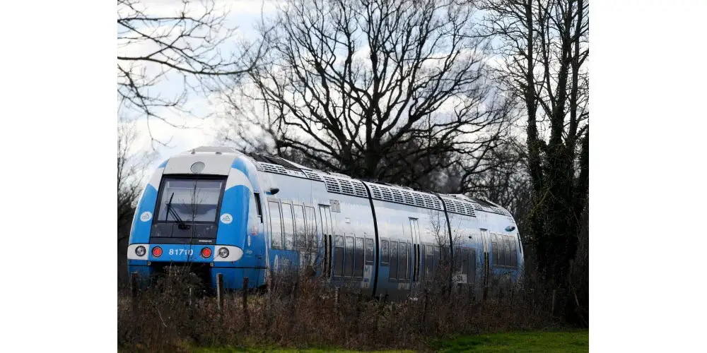 Two people died after being hit by trains north and south of Lyon